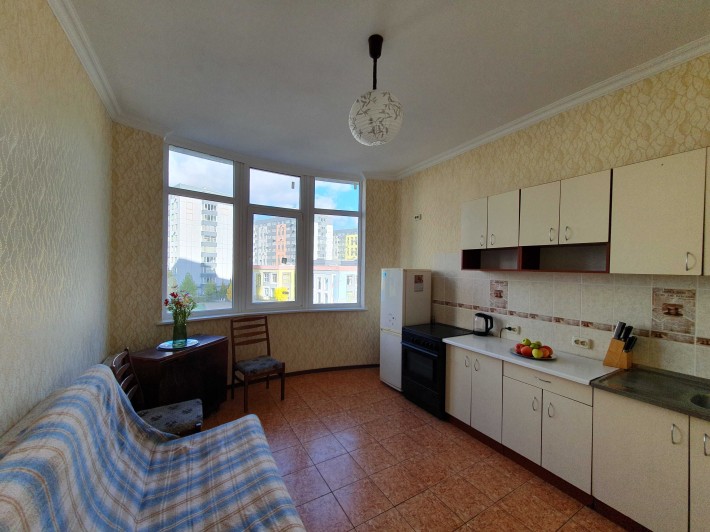 Двокімнатна квартира з просторою кухнею-вітальнею в Ірпені - фото 1