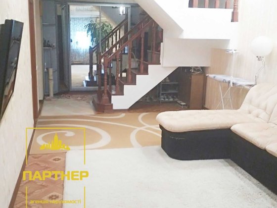 Продам  видову трикімнатну  квартиру  із   ремонтом     у  Кременчуці Кременчуг