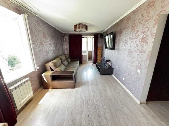 Продам трикімнатну квартиру по вул. Українська. Кривой Рог