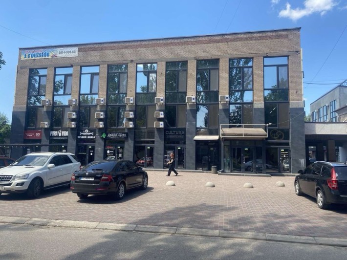 Продається 2- кімнатна квартира з комерційним потенціалом - фото 1