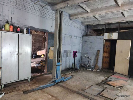 Гараж СТО Техстанція Великих ДВА сусідні Троєщина 11.60х11.40м 132квм Киев