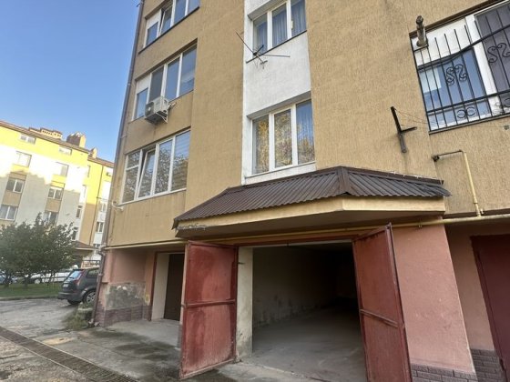 Оренда великий гараж з світлом вул. Декабристів 56, Микитинці Микитинцы