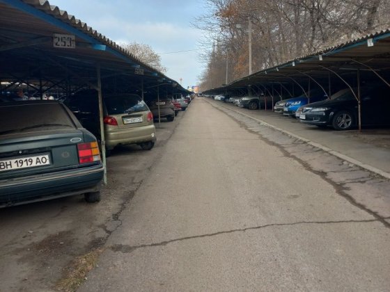 Сдам на длительный срок место на охраняяемой автостоянке ак.Заболотног Фонтанка