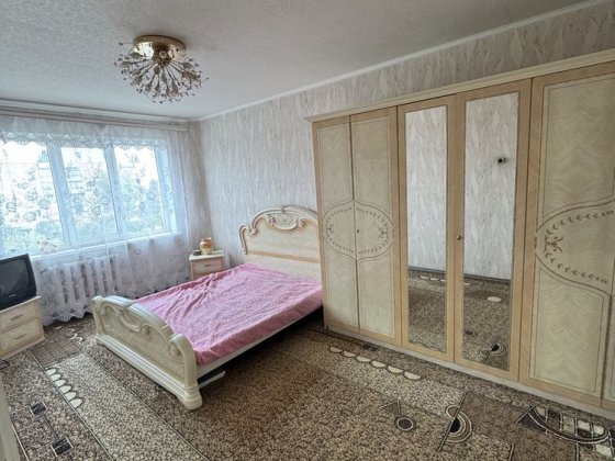 Продам 3х комнатную в районе Жуковского Никополь