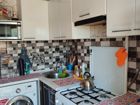 Продається  3- з кімнатна квартира середній поверх Кривой Рог