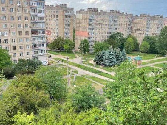 Продам свою однокімнатну квартиру в центрі Мікрорайону 5-й Зарічний Кривой Рог