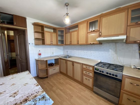 Квартира чотирикімнатна (4 кімнати) Луцьк з меблями