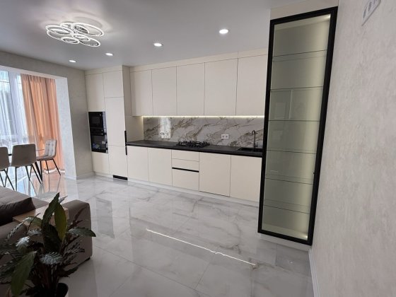 Власник. .	Елітна квартира з повною комплектацією та газовим опаленням Рівне