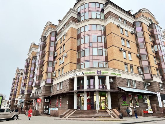 Продаж, 174м2, вікна на соборності, 2 поверх Полтава