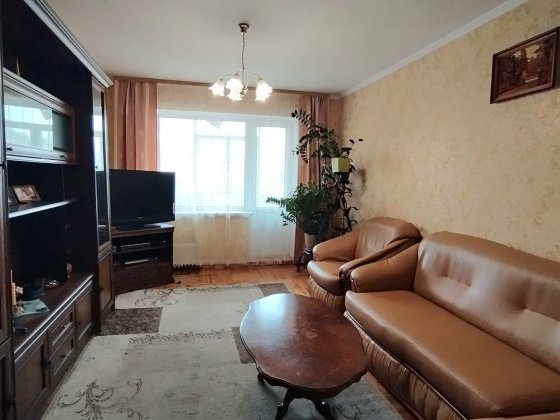 Трикімнатна кв/ 9 мкр/ 2 поверх/ меблі і техніка залишаться Суми