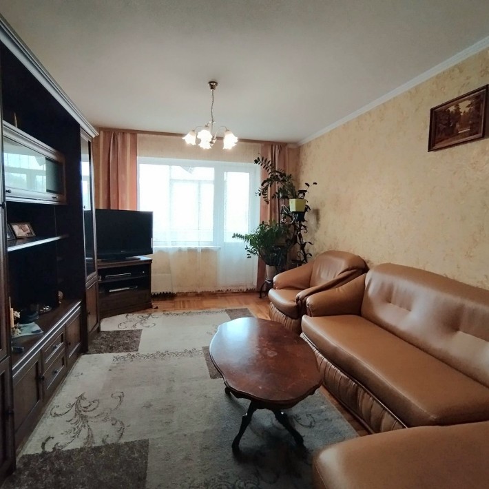 Трикімнатна кв/ 9 мкр/ 2 поверх/ меблі і техніка залишаться - фото 1