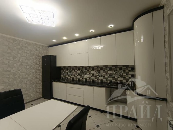 Продам 2 кмн квартиру в новобудові - фото 1