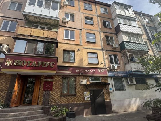 Продам Трехкомнатную квартиру в центре Соцгорода ул.Костенко. Кривой Рог