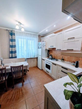 Сірка 18 трикімнатна з ремонтом - фото 1