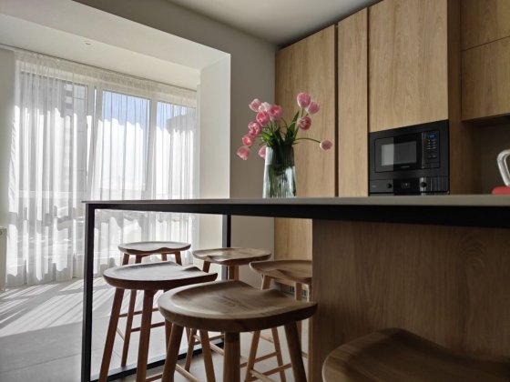 Трикімнатна з великою кухнею вітальнею для зустрічей всіх друзів! Рівне