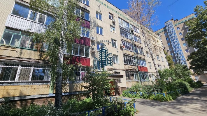 Продаж 2 к.кв. біля Облради з гарним ремонтом! - фото 1