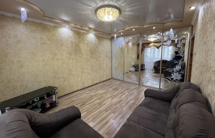 9 мкр, ул. ЗСУ початок, 2-кімнатна з ремонтом! Можна єВідновлення - фото 1