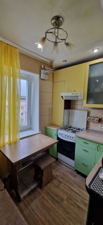 2к квартира на ЖБІ, 5/5 поверх, 45 м2, цегла, з євроремонтом, є підвал - фото 1