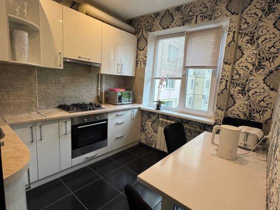 2к квартира 50м2, окремі кімнати, поверх 4/9, утеплена, р-н Сади-1 Полтава