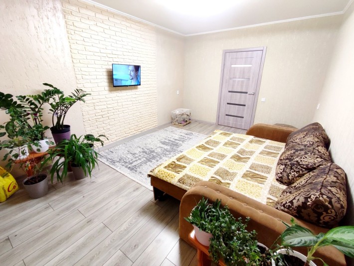 Продам 4к.квартиру з ремонтом на 1поверсі вул.ЗСУ біля ринку - фото 1