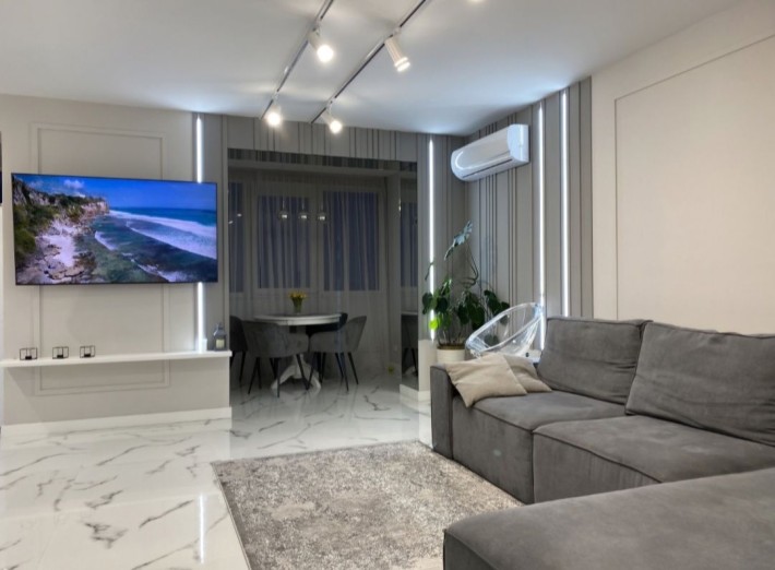 Сучасна 3-кімнатна На Щасливому! Гарний вигляд на озеро , - фото 1