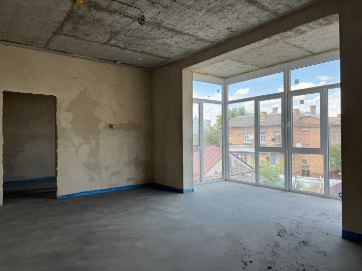 Продам 2-кім. квартиру з паркінгом у центрі, новобудова, з ліфтом - фото 1