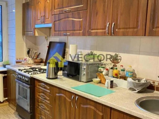 Продаж квартири з косметичним ремонтом 3 кімнатна Полтава