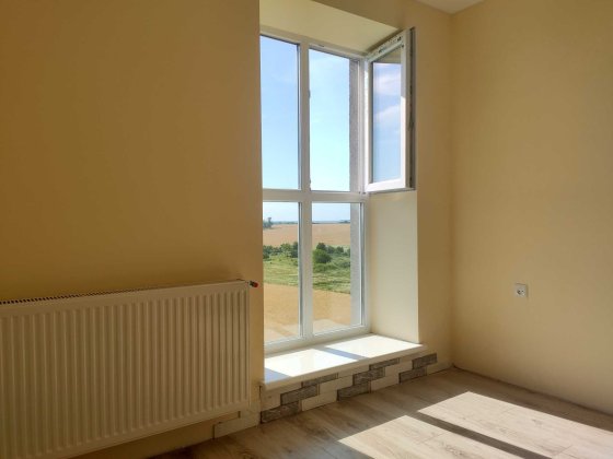 Новобудова на вулиці Корольова з частковим ремонтом. Тернополь