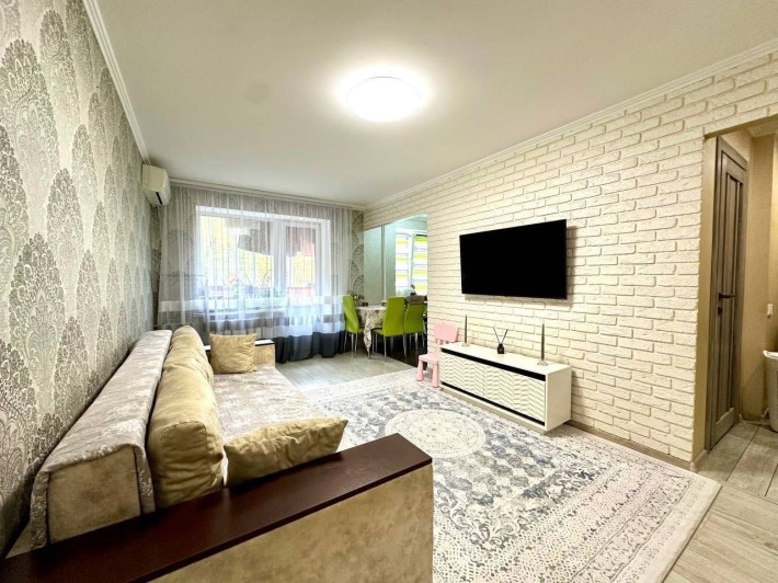 Продам 3-кімнатну квартиру з ремонтом! - фото 1
