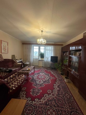 Продається квартира по вулиці Злуки, поруч парк відпочинку! - фото 1