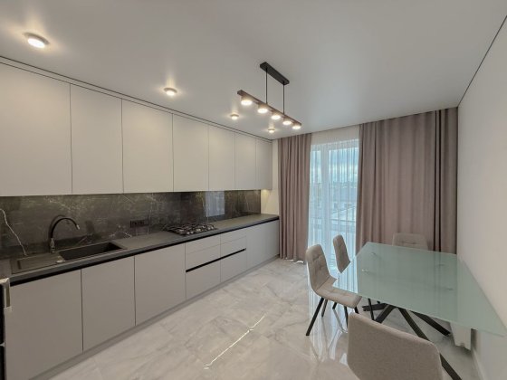 Простора 1-кімнатна 41 м² — тепла підлога, ремонт, вид! Рівне