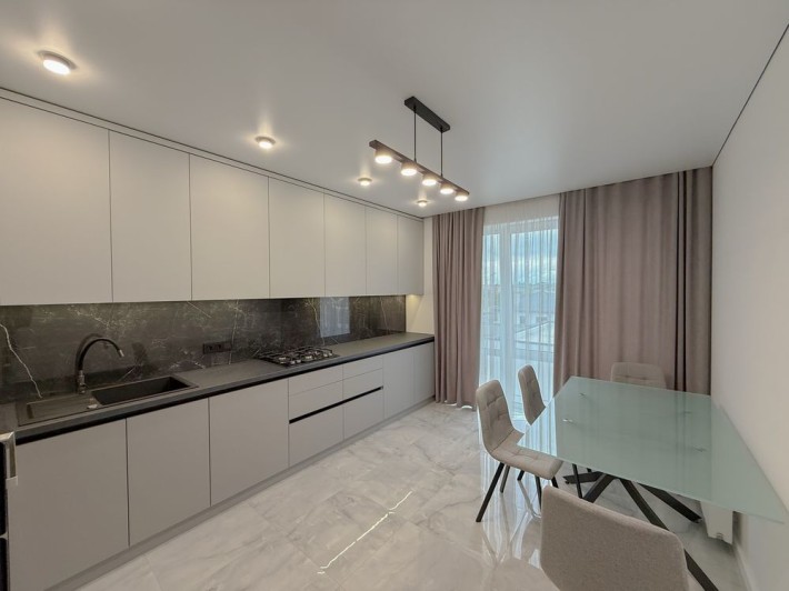 Простора 1-кімнатна 41 м² — тепла підлога, ремонт, вид! - фото 1