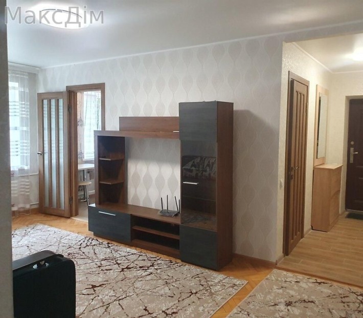 Продається 3 кімнатна квартира з євроремонтом - фото 1