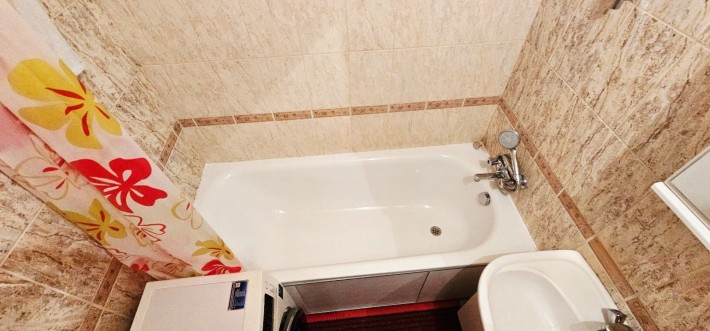 Двохкімнатна квартира на середньому поверсі - фото 1