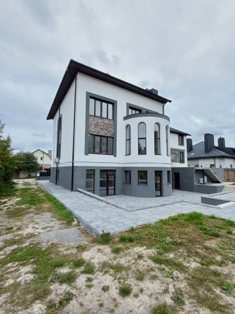 Продаж квартир в Клубному будинку! Р-н. Царське село. Вул. Гостинна. - фото 1