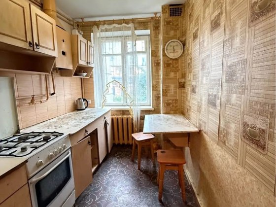 Продам 1 кім кв  центр Ровно