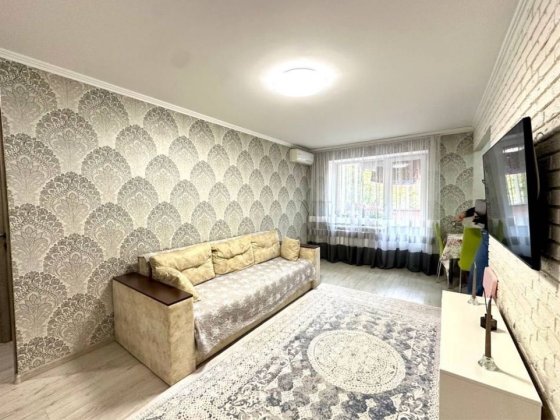 В продажі світла х3-к квартира Рівне