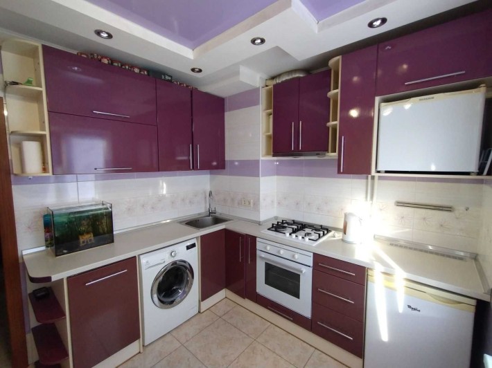 2к квартира з євроремонтом на Садах 1, 52кв.м., 5й поверх - фото 1