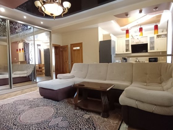 2-х кім. новобудова, Кочубея 33,  2/5, 69 кв, ремонт, меблі і техніка Черновцы