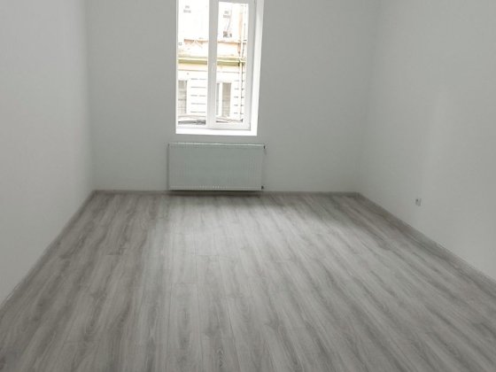 Продається 3 км квартира з капітальним ремонтом в центрі Черновцы