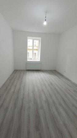 Продається 3 км квартира з капітальним ремонтом в центрі - фото 1