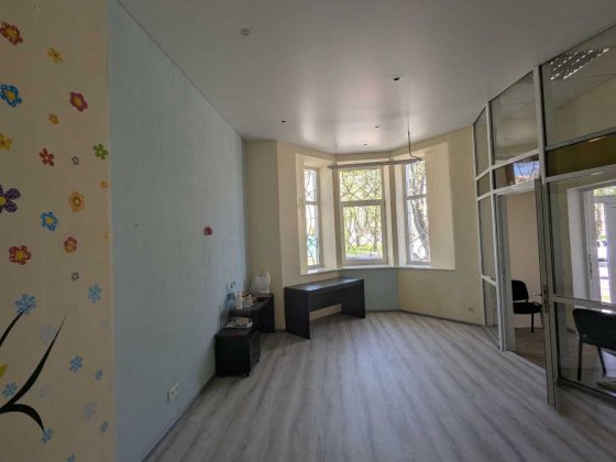 Продаж квартири в центральному районі. З окремим входом. Перший поверх Полтава