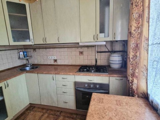 2 кімнатна квартира на 3 поверсі в цегляному будинку Сумы