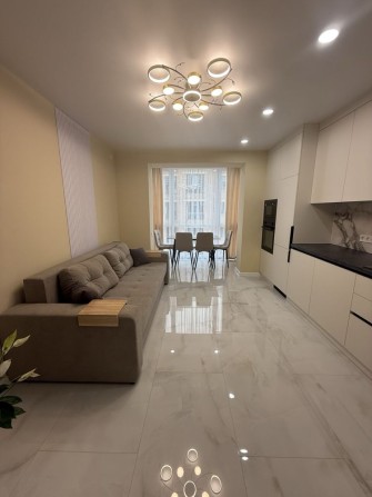 Продаж 1-кімнатної квартири з ремонтом в новобудові - фото 1