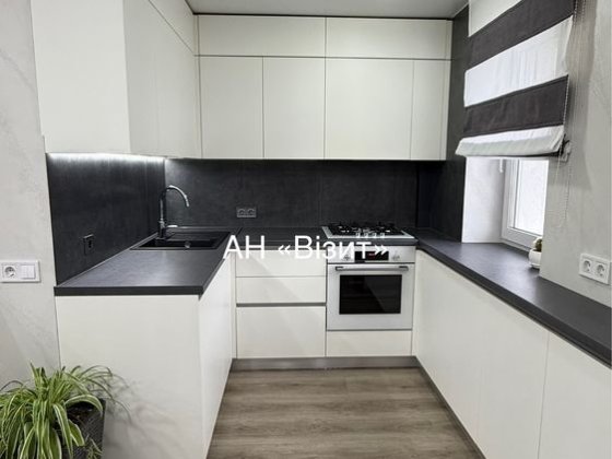 Р-н 11 школи, вул.Самчука, 3-кімн. (кухня-гостьова та дві кімн.). Полтава