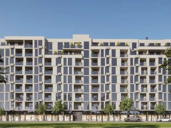 Трикімнатна біля річки з чорновим ремонтом — готова до вашого дизайну