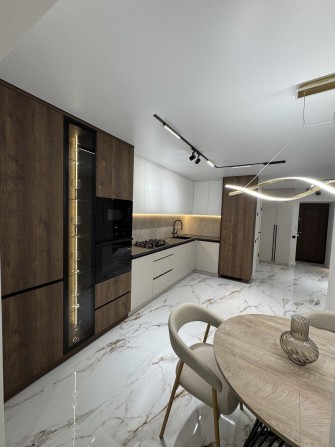 1.5 квартира  48м2, 4/10цегла, новий будинок - фото 1