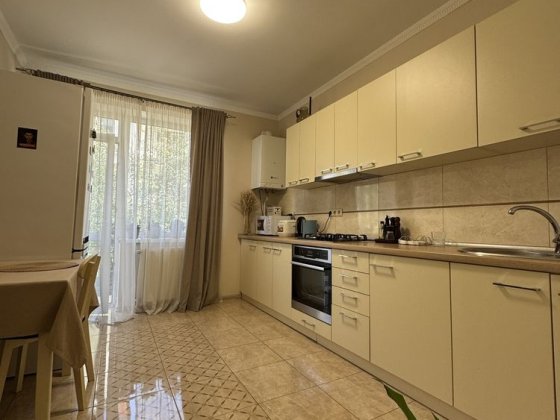 Продається гарна, велика однокімнатна. Боздош. Ужгород