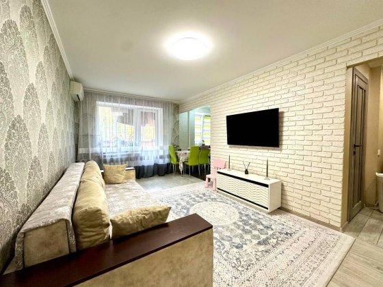 Продаж 3-кім. квартири з ремонтом та меблями. Вул. Відінська Ровно