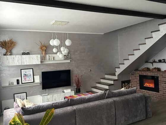 Продаж дизайнерської двоповерхової квартири Ужгород